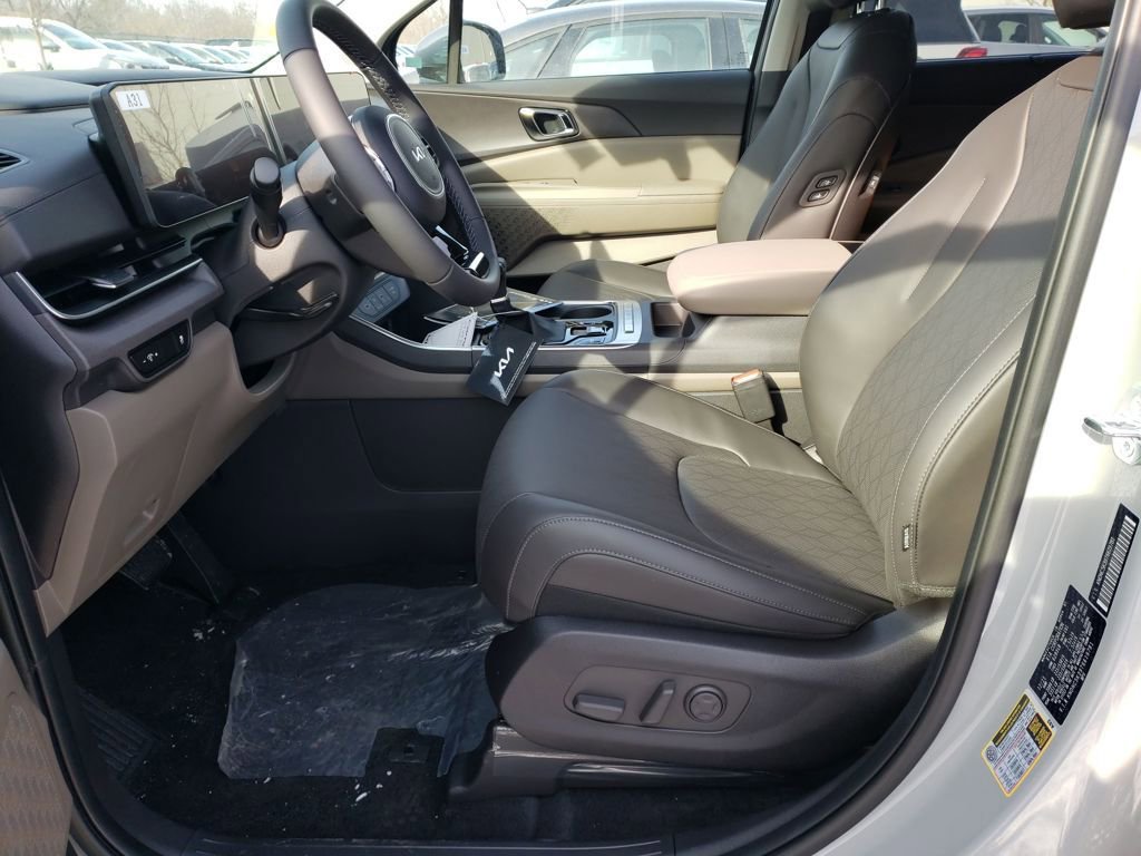 New 2026 Kia Carnival EX FWD image 13