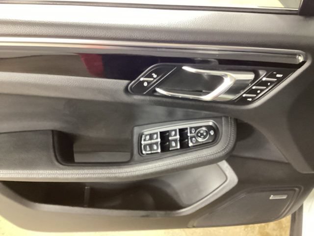 Used 2016 Porsche Macan S AWD/4WD image 11