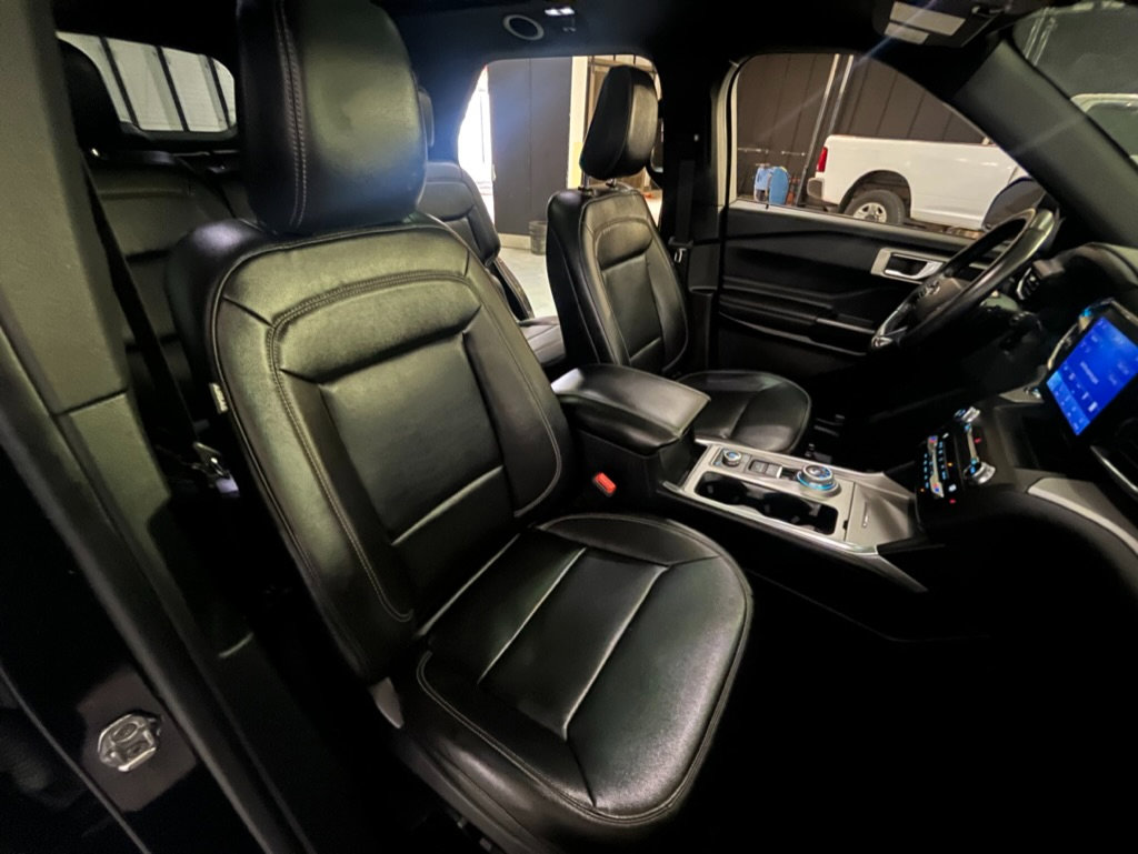 Used 2020 Ford Explorer XLT w/ Equipment Group 202A image 16