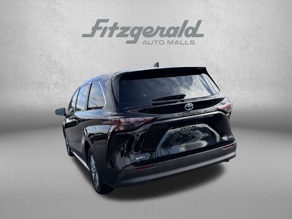 Used 2025 Toyota Sienna LE FWD image 6