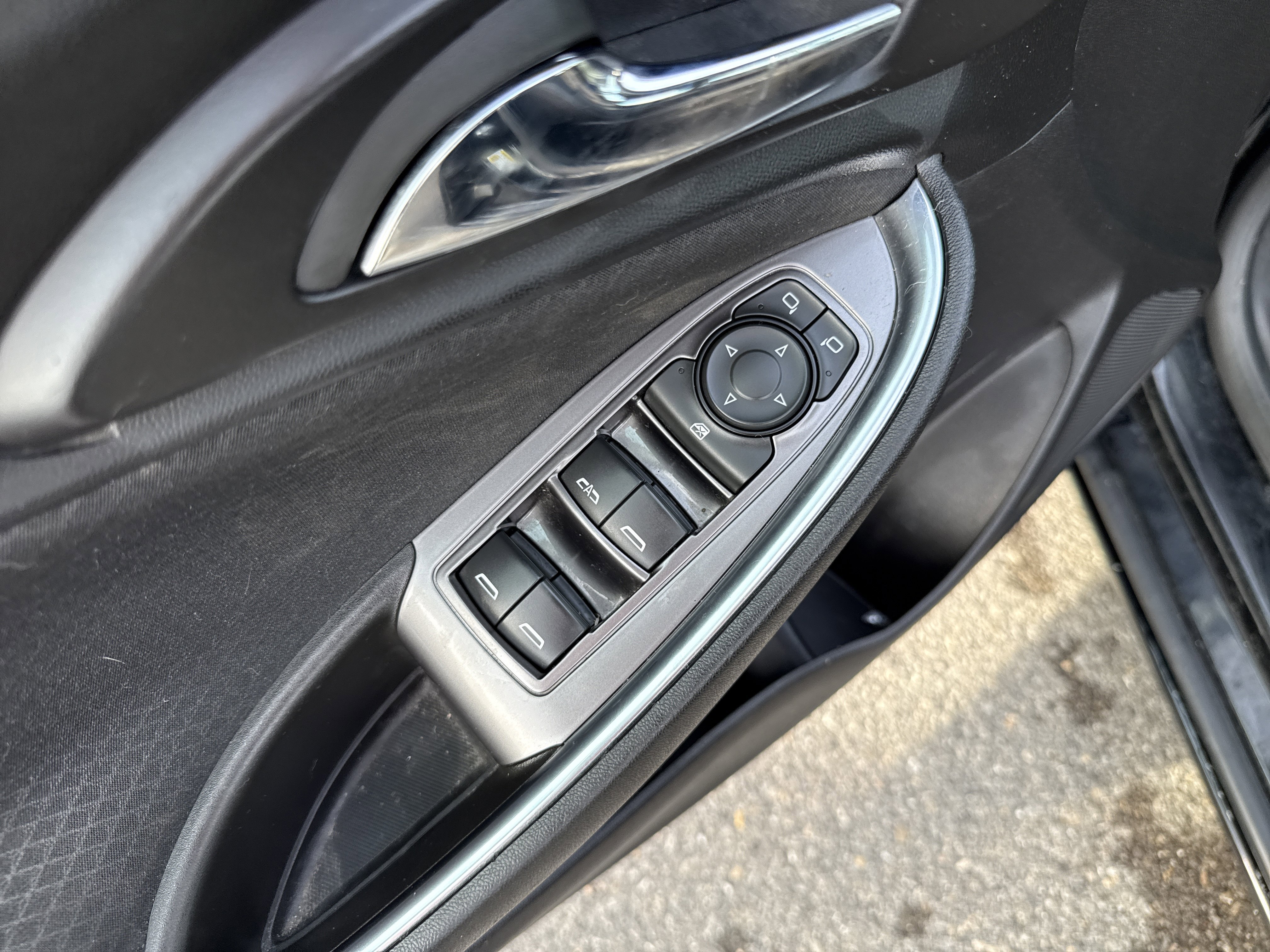 Used 2017 Chevrolet Malibu LT image 15