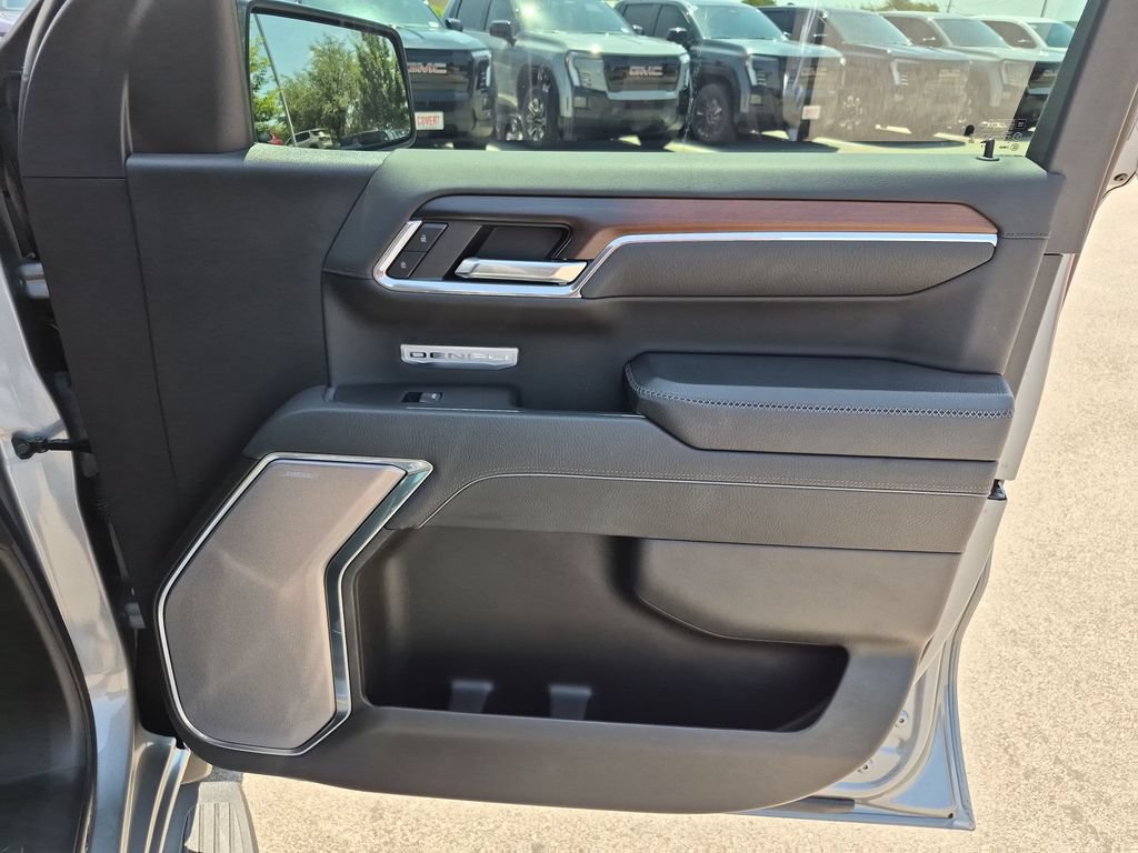Used 2025 GMC Sierra 1500 Denali AWD/4WD image 38