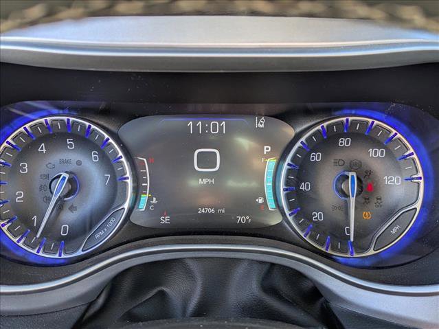 Used 2022 Chrysler Pacifica Touring-L w/ S Appearance Package image 10