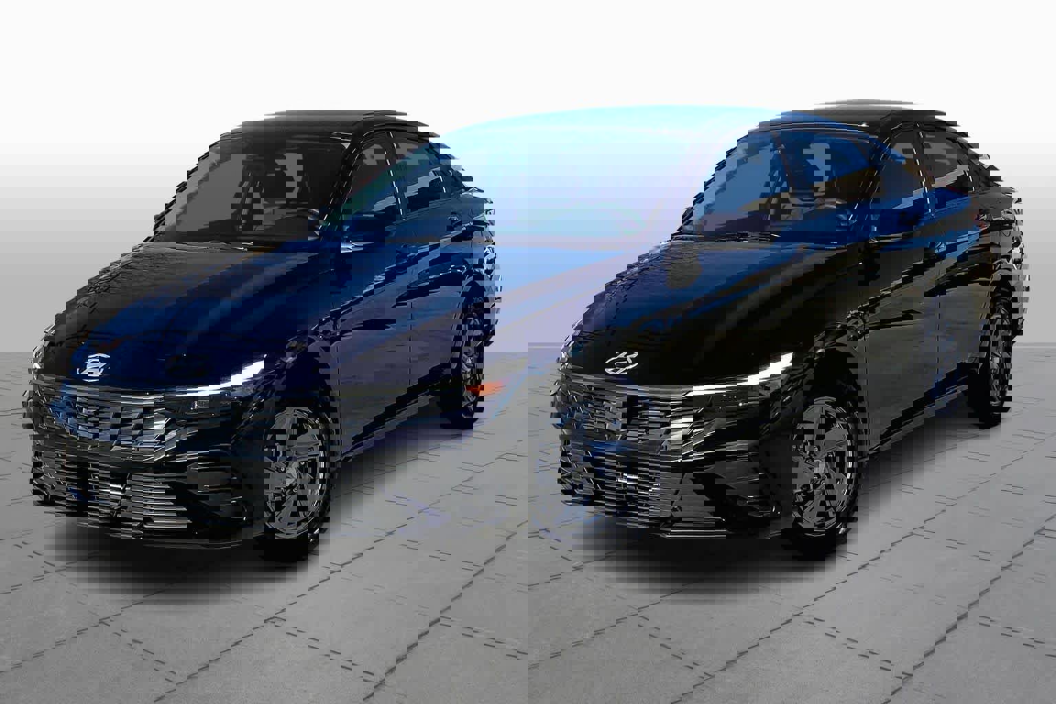 Certified 2024 Hyundai Elantra SE image 1