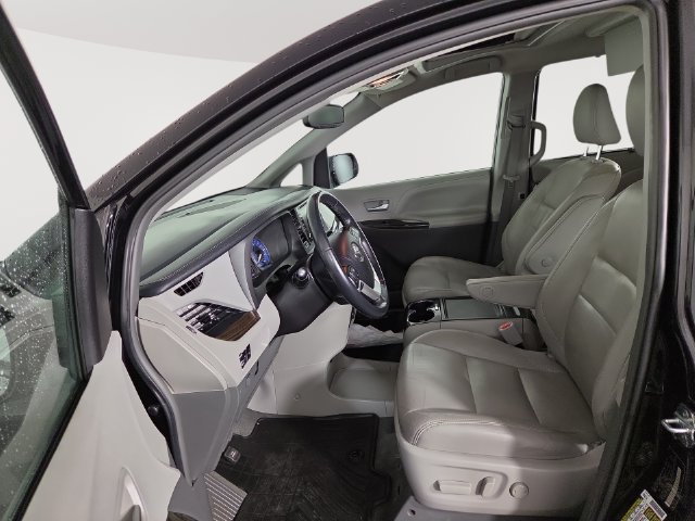 Used 2019 Toyota Sienna XLE Premium FWD image 12