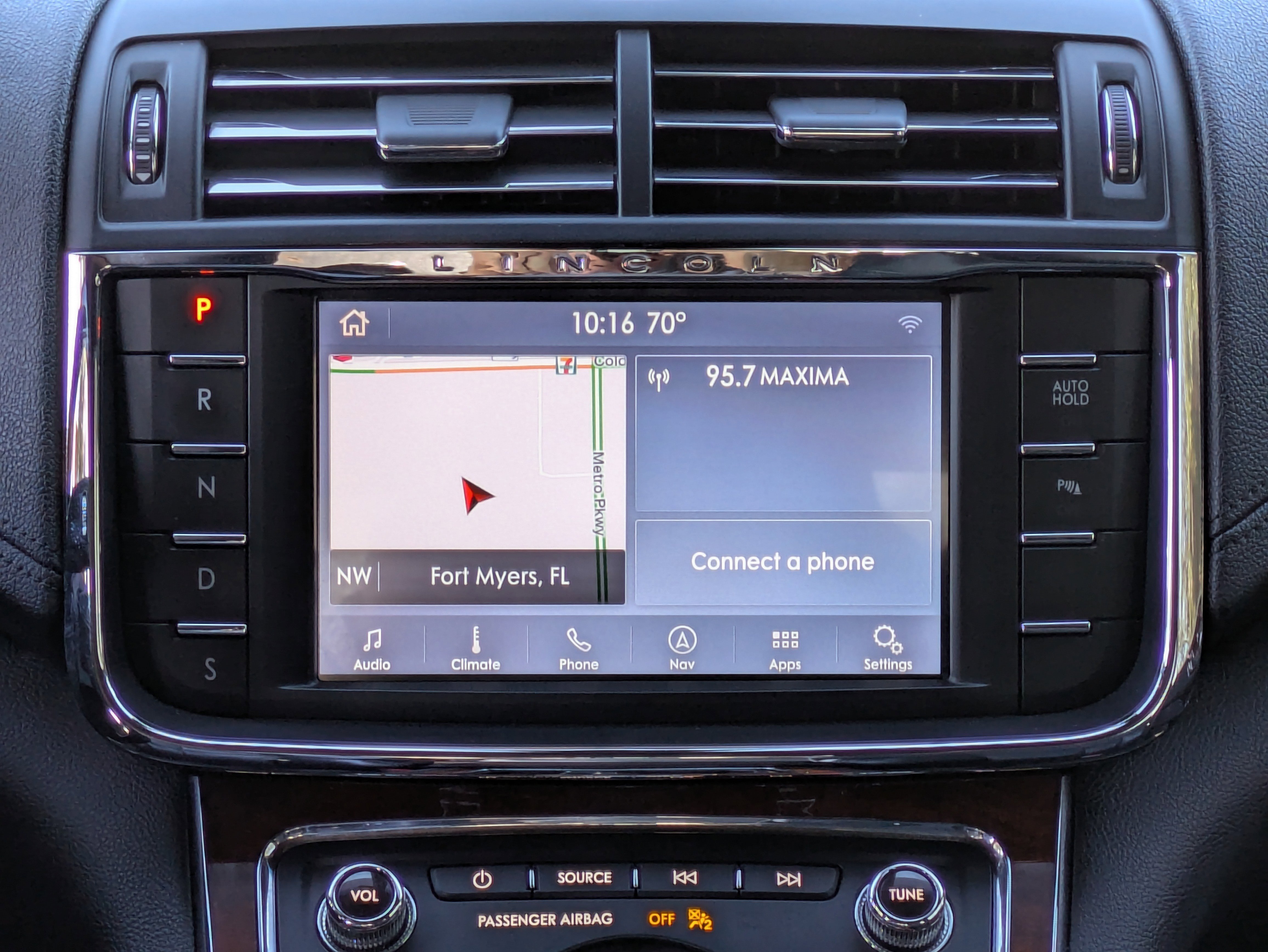 Used 2020 Lincoln Continental AWD w/ Premium Package image 18