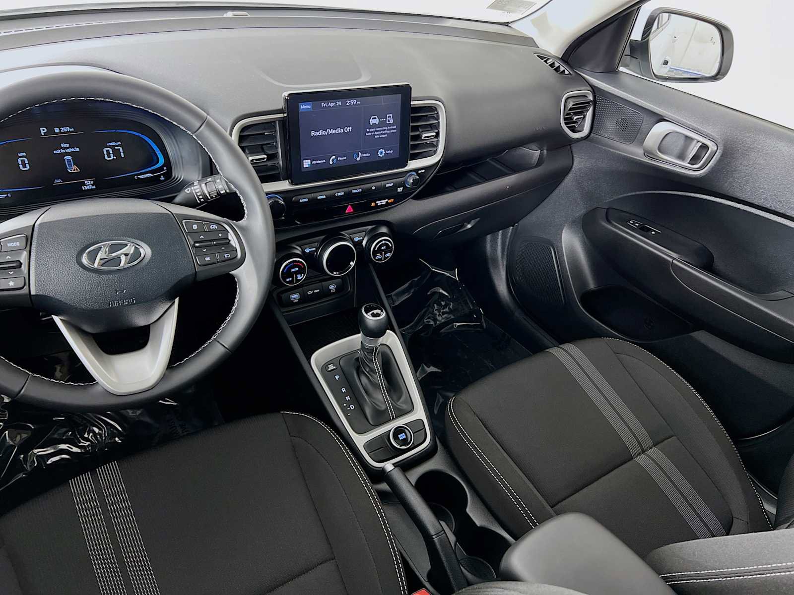 Certified 2025 Hyundai Venue SEL FWD image 23