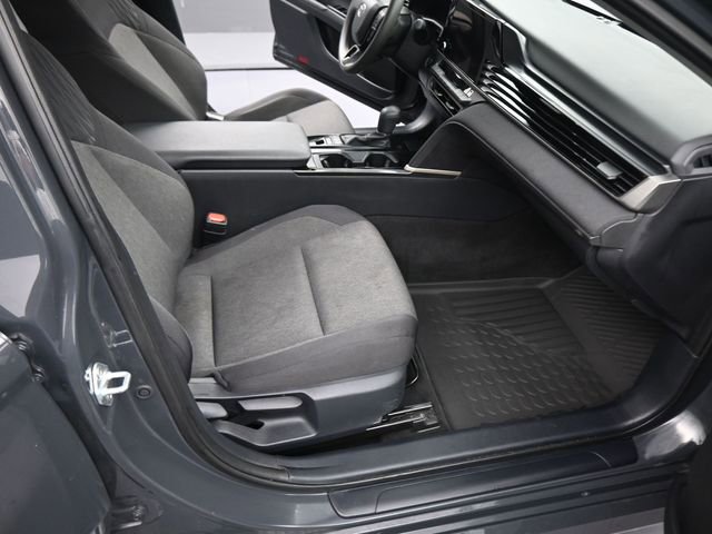 Used 2025 Toyota Camry LE image 29