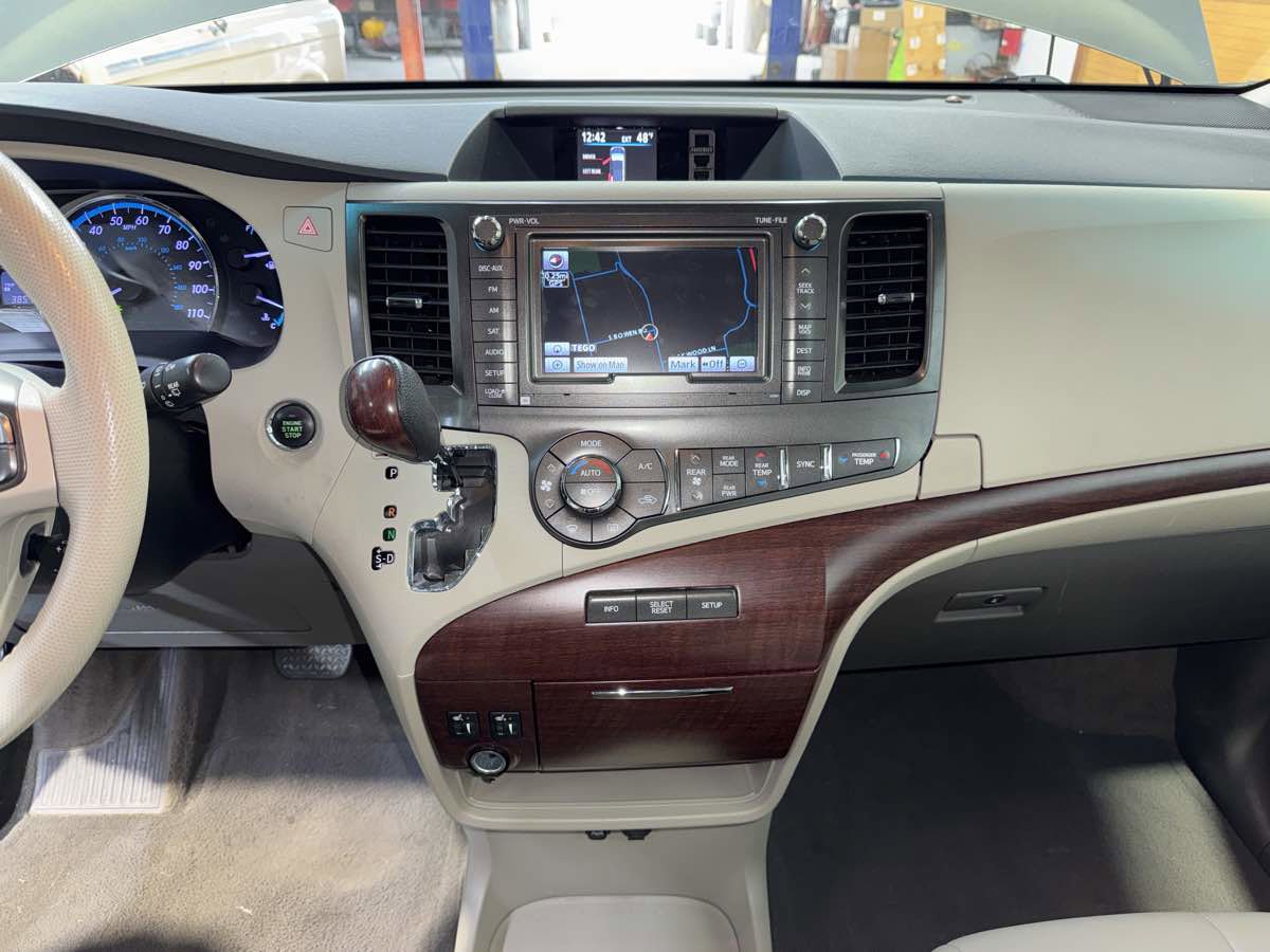 Used 2012 Toyota Sienna XLE w/ XLE Navigation Pkg FWD image 21
