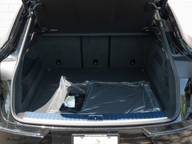 New 2025 Porsche Cayenne Coupe image 14