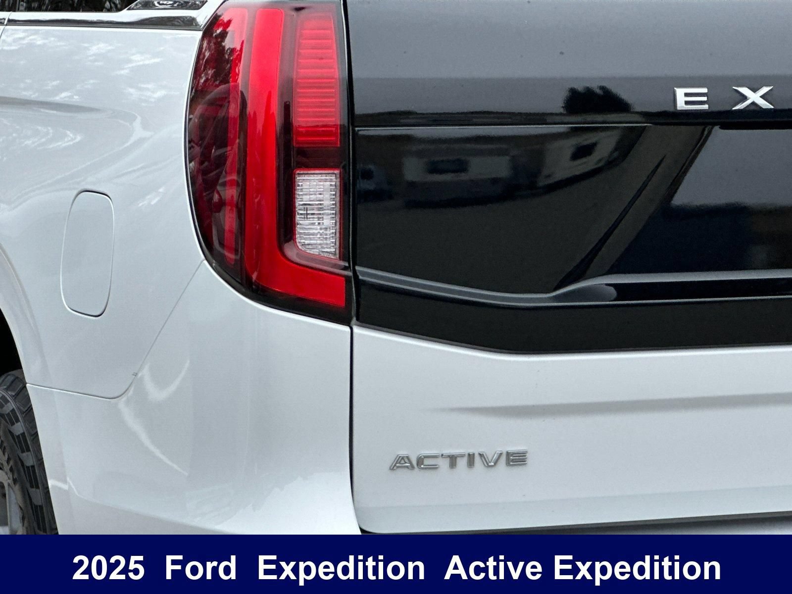 Used 2025 Ford Expedition Active AWD/4WD image 39
