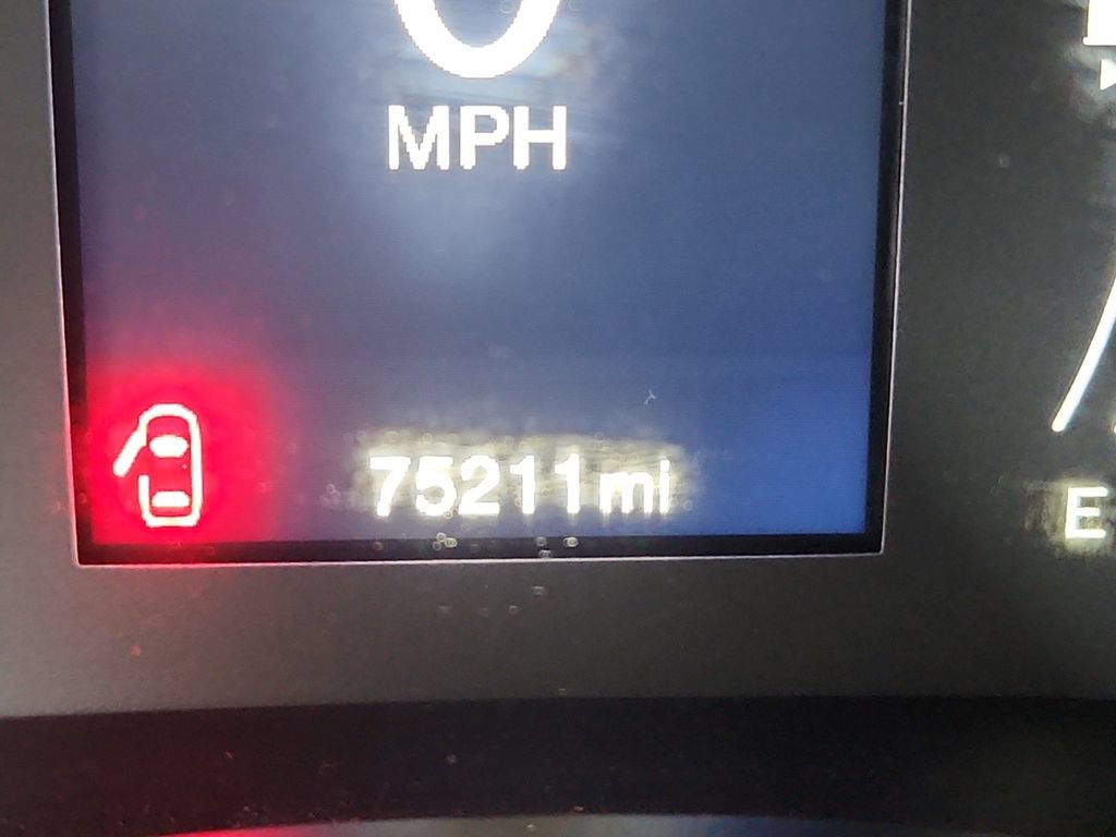 Used 2016 Jeep Renegade Latitude AWD/4WD image 16