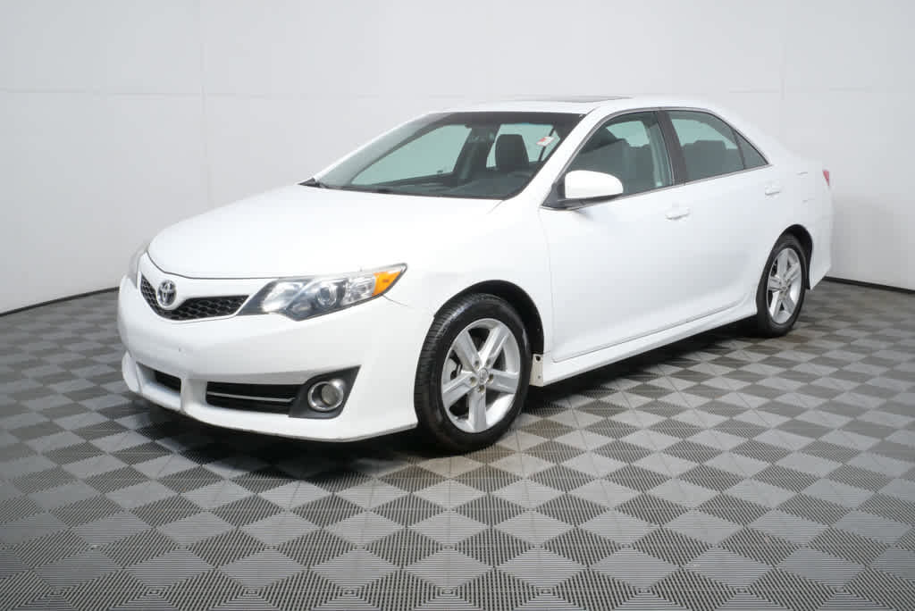 Used 2014 Toyota Camry SE w/ Leather Package image 22