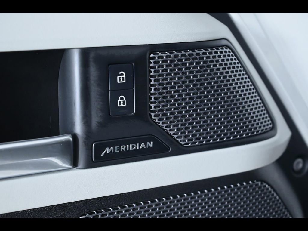 Used 2023 Land Rover Defender 110 S image 24