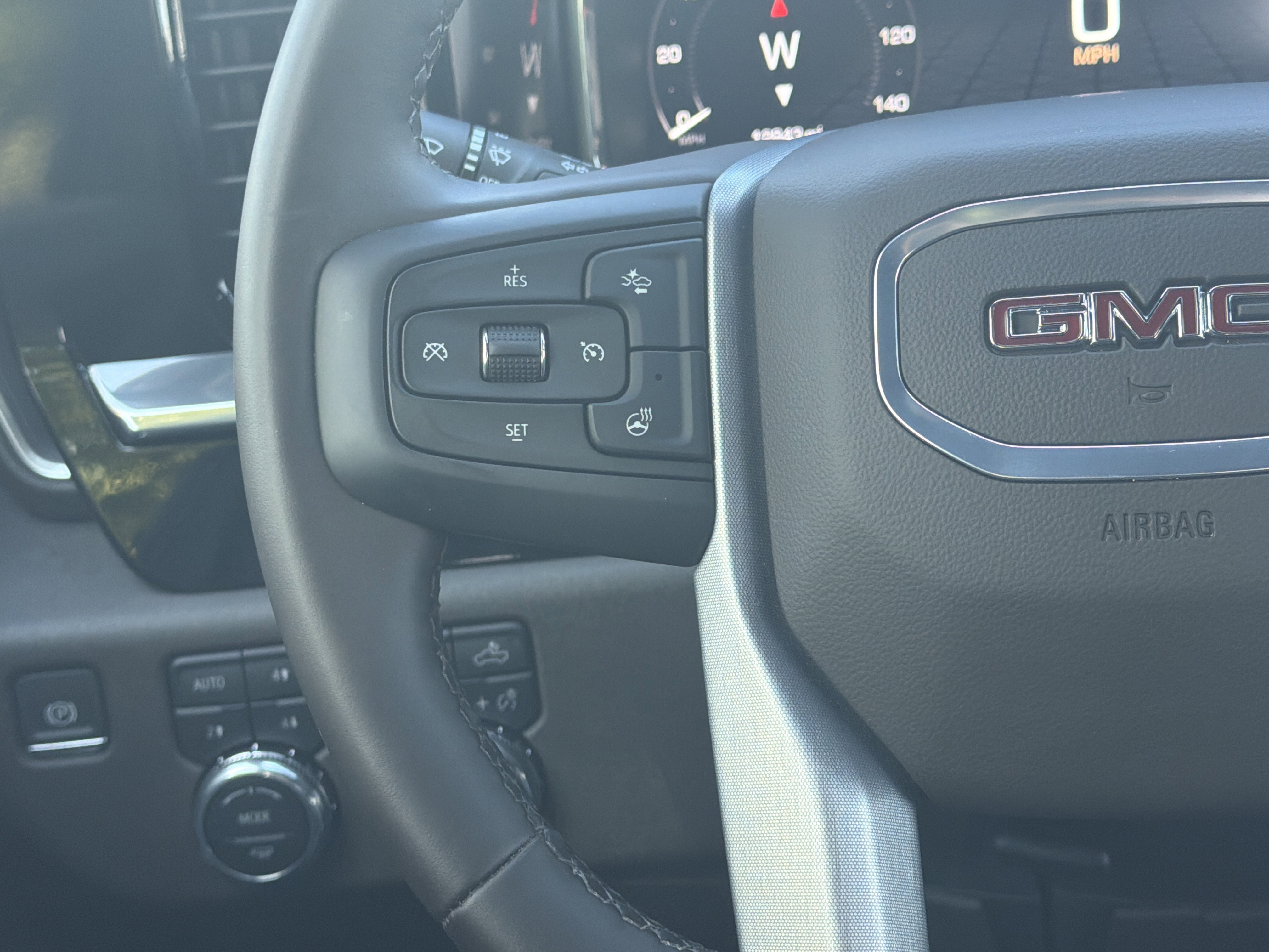 Used 2025 GMC Sierra 2500 SLT AWD/4WD image 18
