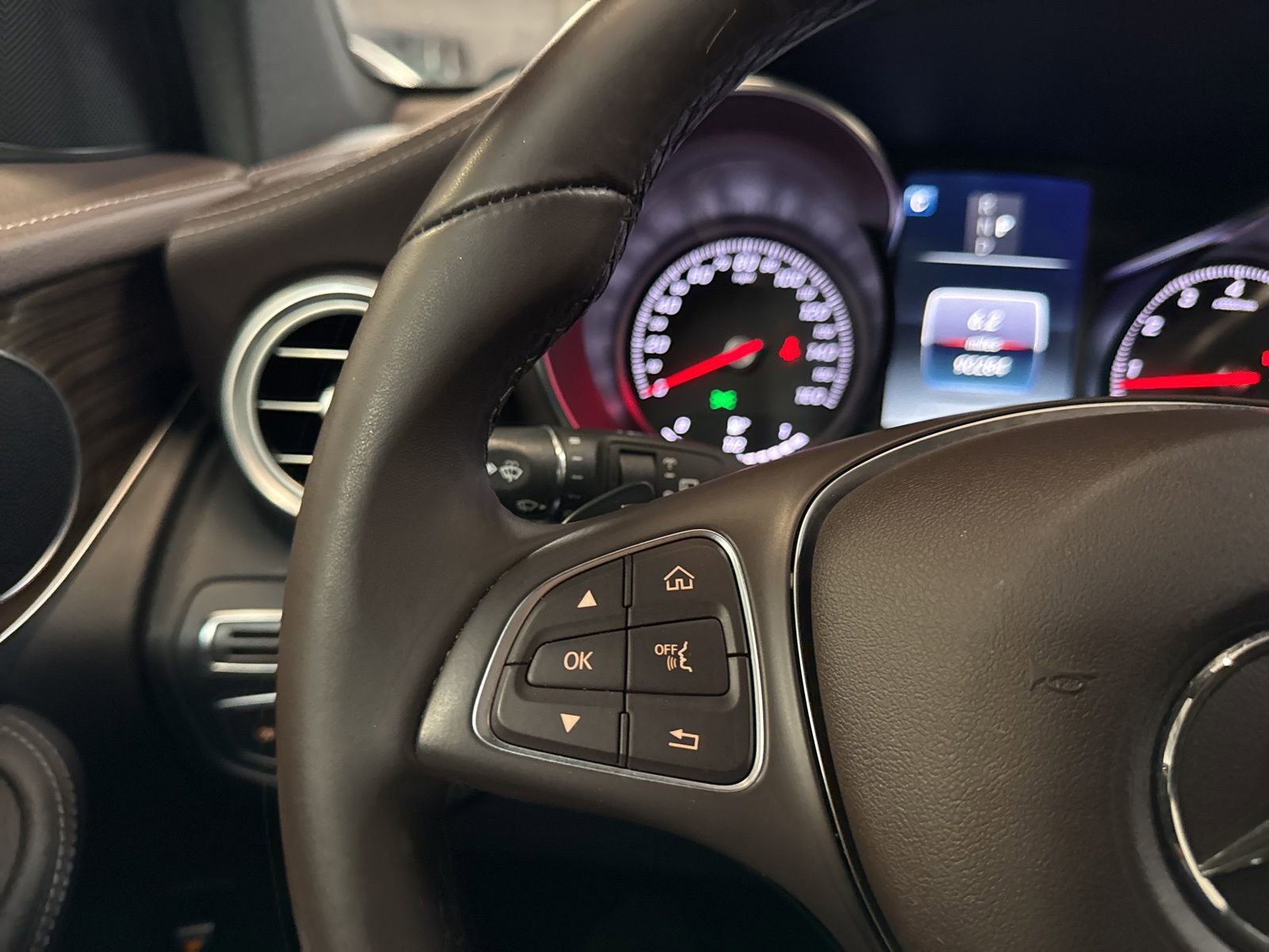 Used 2017 Mercedes-Benz GLC 300 4MATIC image 35