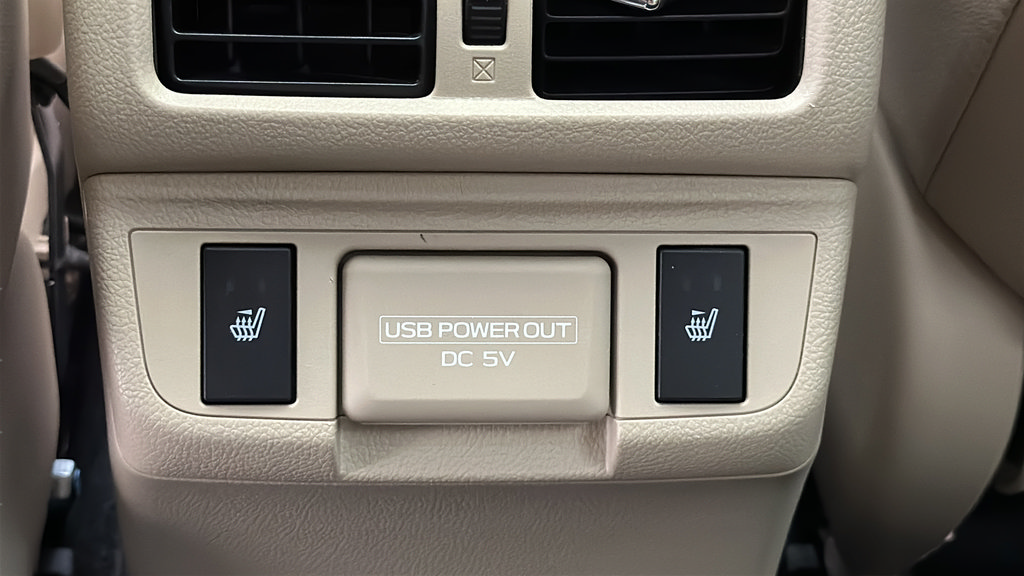Used 2018 Subaru Outback 3.6R Limited AWD/4WD image 12