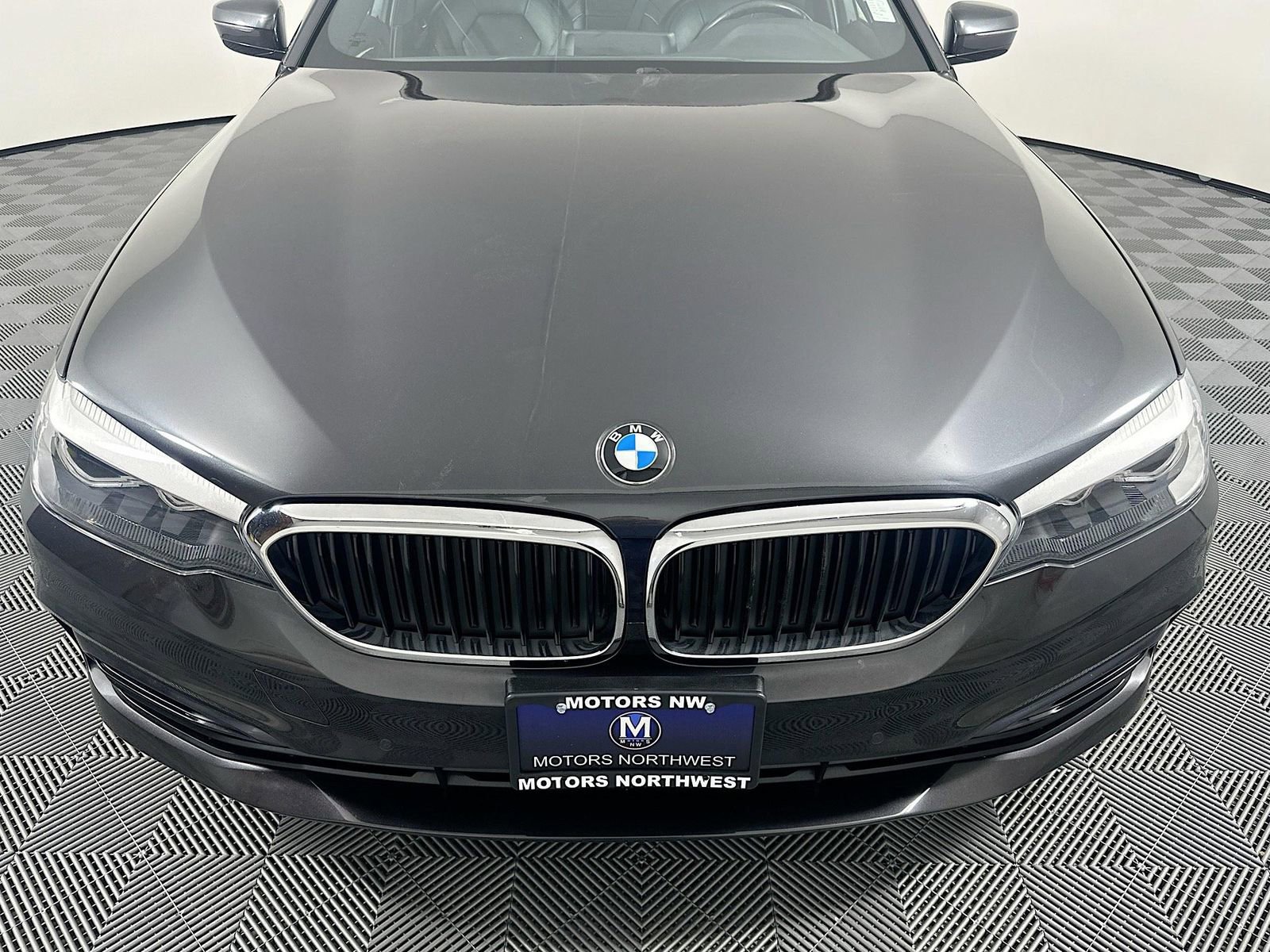 Used 2018 BMW 530i xDrive AWD/4WD image 2