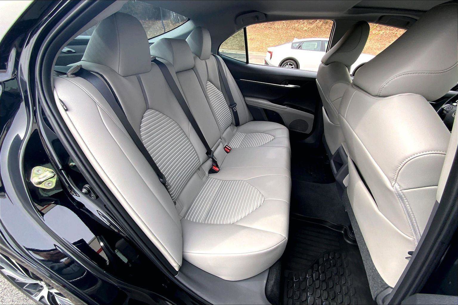 Used 2020 Toyota Camry SE w/ Convenience Package image 26