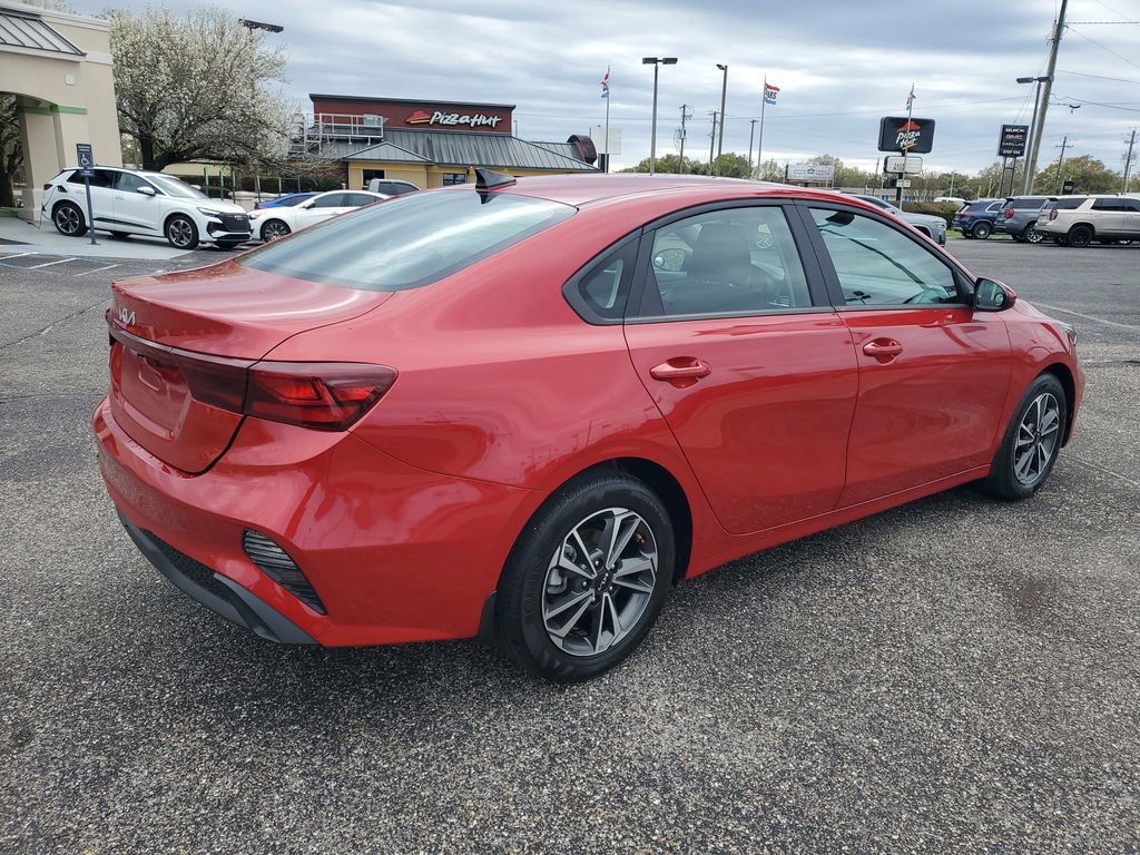 Used 2023 Kia Forte LXS image 4