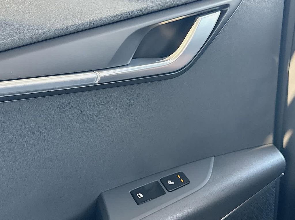 New 2025 Kia Niro SX Touring image 29