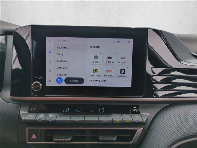 Used 2025 Toyota Camry SE w/ Convenience Package FWD image 15