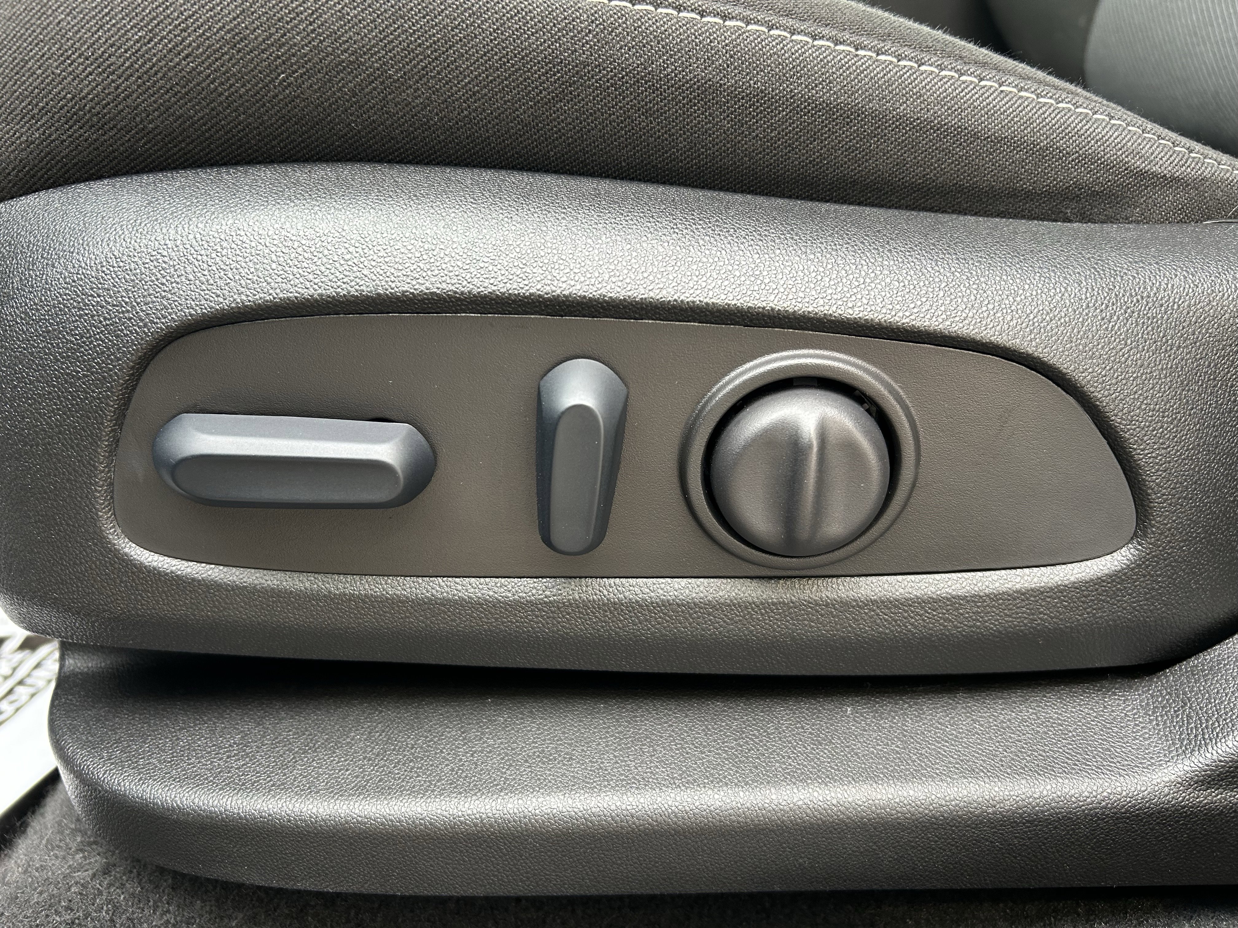 Used 2025 Chevrolet Blazer LT image 13