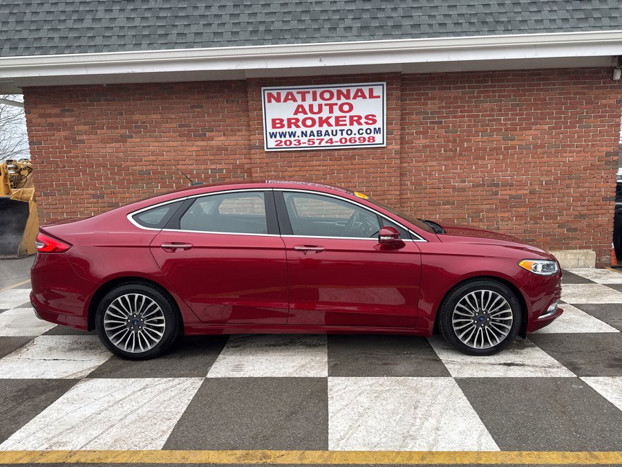 Used 2017 Ford Fusion SE w/ Fusion SE Technology Package image 2
