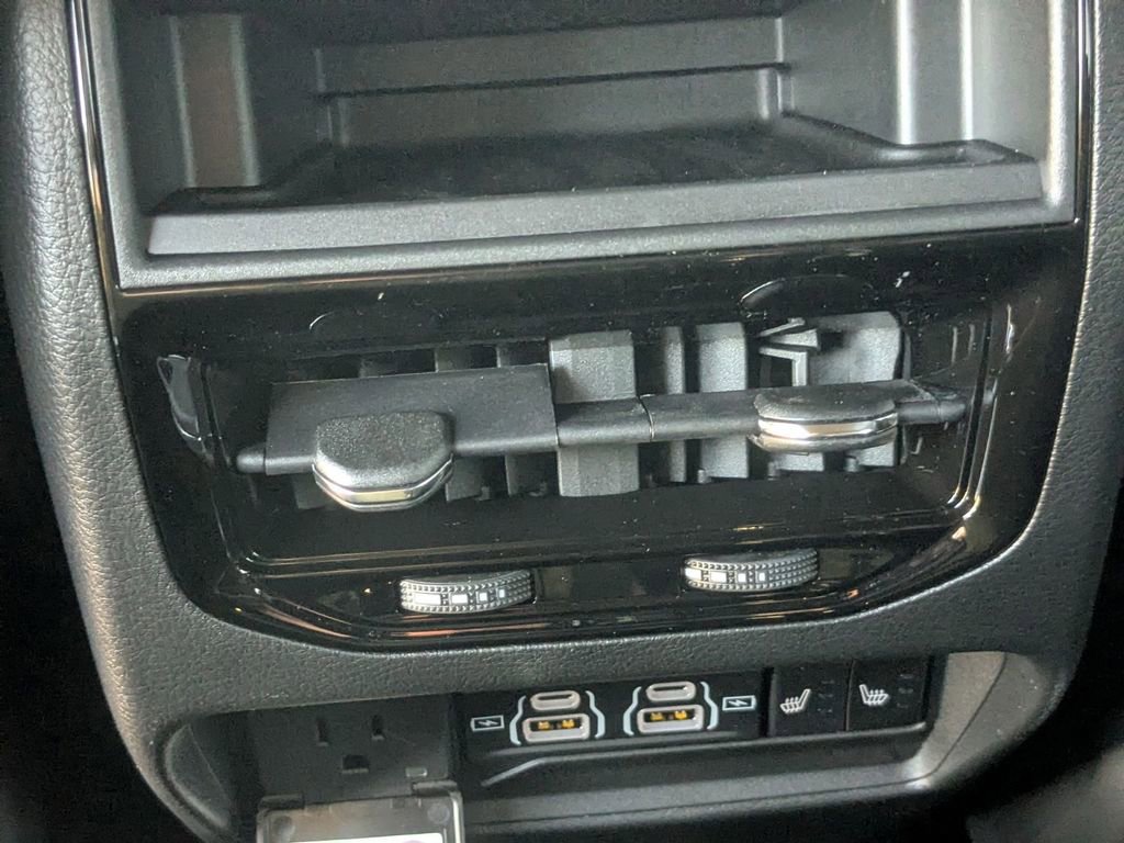 New 2025 Jeep Grand Cherokee Limited w/ Black Appearance Package image 29