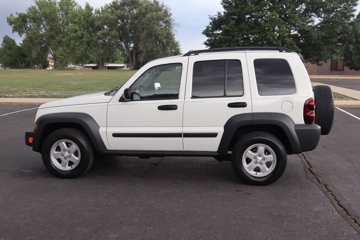 Used 2006 Jeep Liberty Sport AWD/4WD image 9