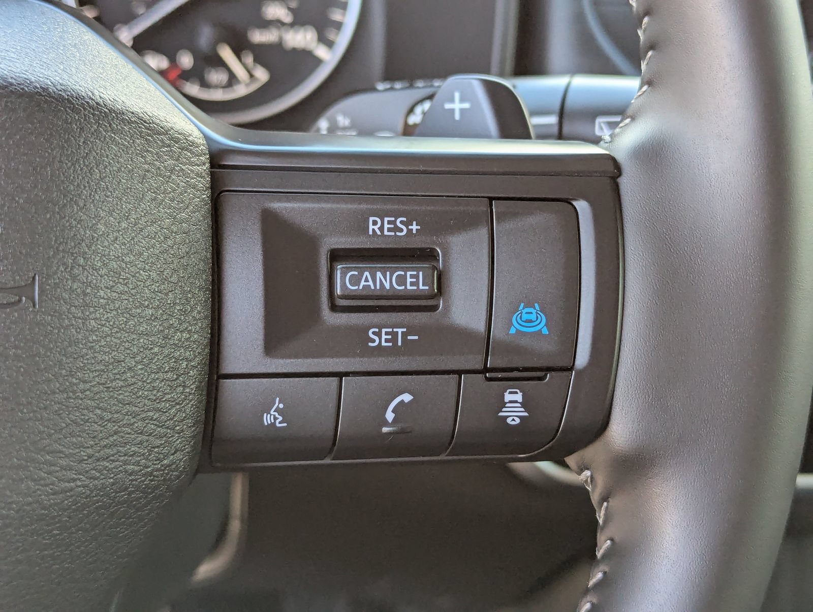 Used 2025 Nissan Rogue SV FWD image 35