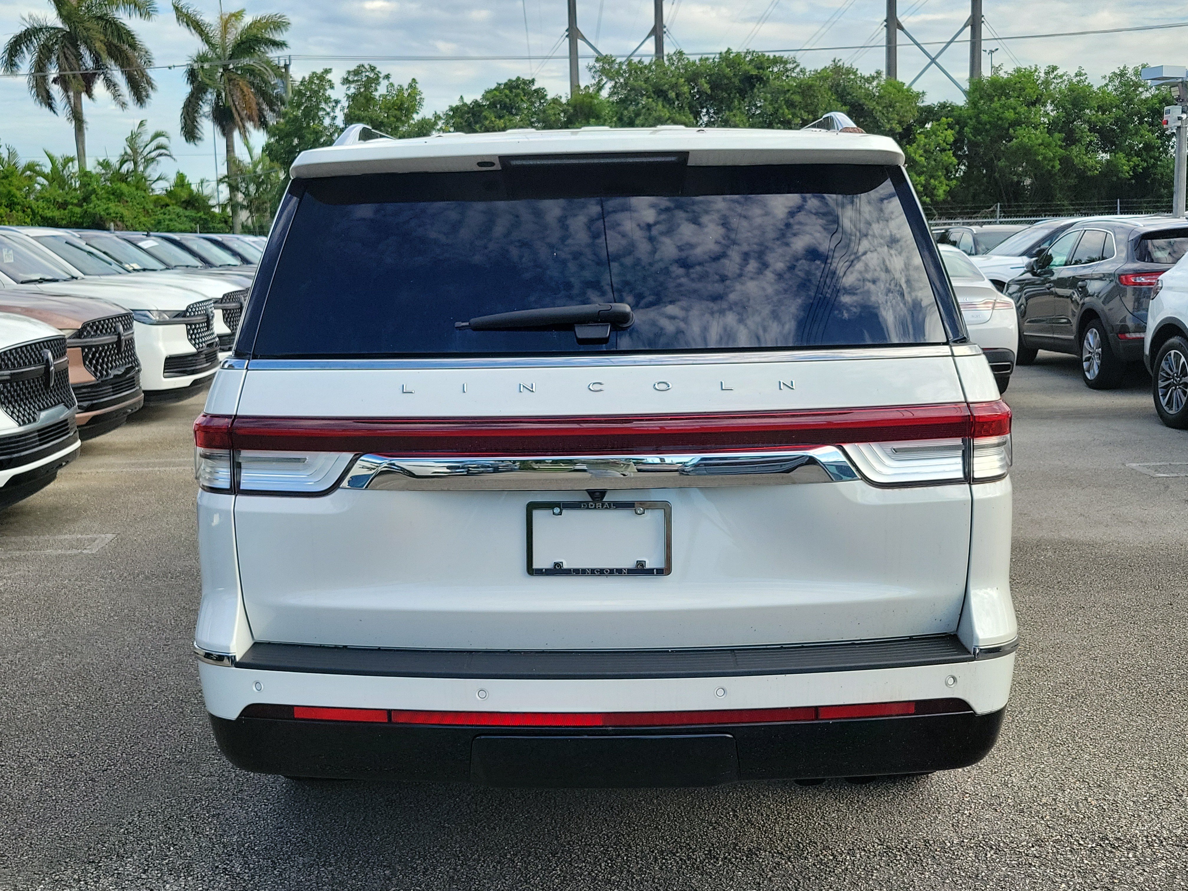 Certified 2024 Lincoln Navigator L Reserve AWD/4WD image 5