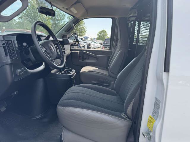 Used 2024 GMC Savana 2500 w/ Driver Convenience Package image 9