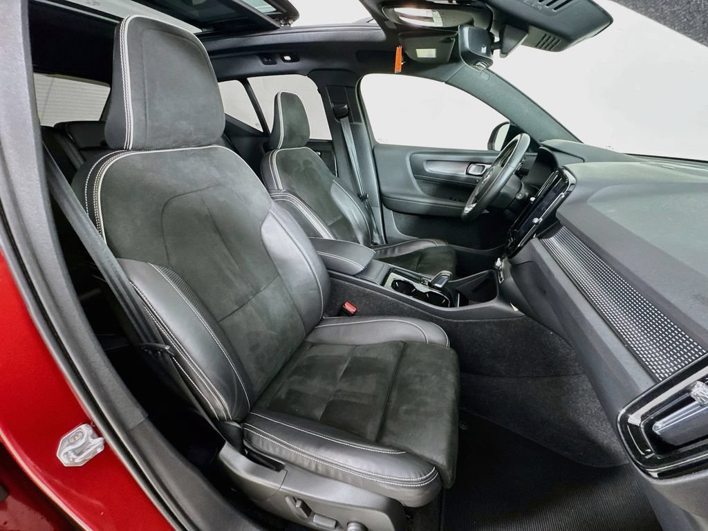 Used 2021 Volvo XC40 P8 Recharge w/ Advanced Package AWD/4WD image 29