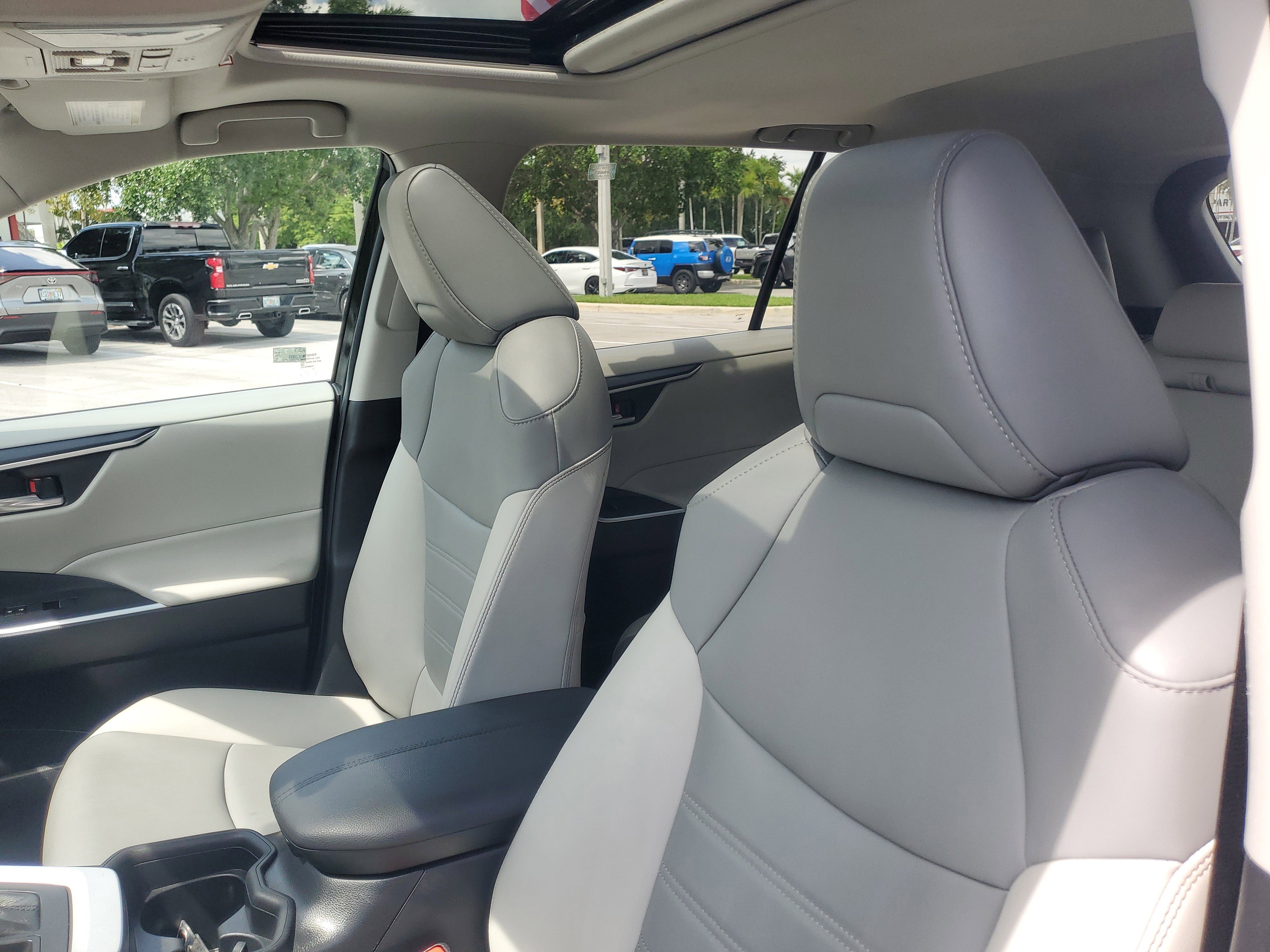 Used 2021 Toyota RAV4 XLE Premium FWD image 18