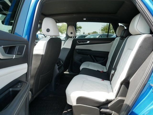 Certified 2024 Volkswagen Atlas Cross Sport SEL Premium R-Line AWD/4WD image 17