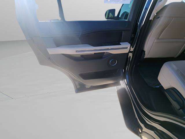 Used 2024 Ford Expedition XLT image 18