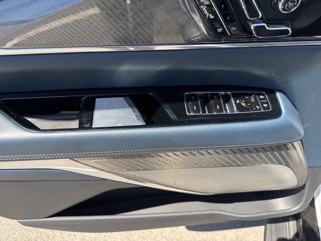 Used 2025 Cadillac Escalade IQ Luxury 2 w/ LPO, Premium Carpet Package AWD/4WD image 21
