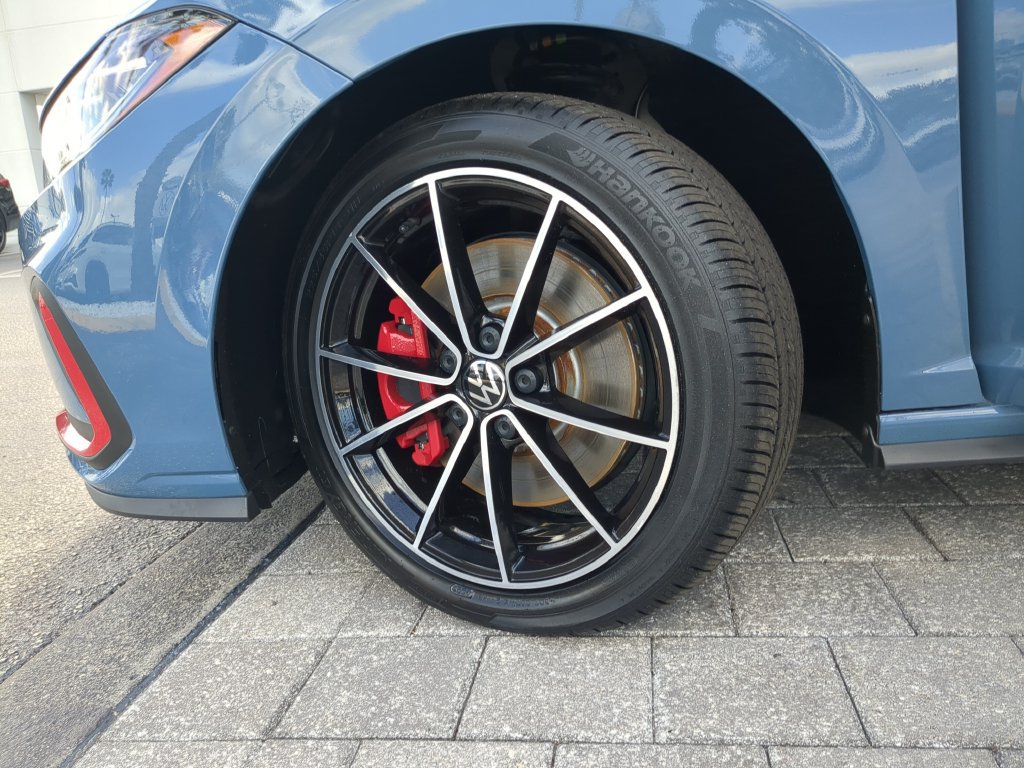 Certified 2025 Volkswagen Jetta GLI Autobahn FWD image 33