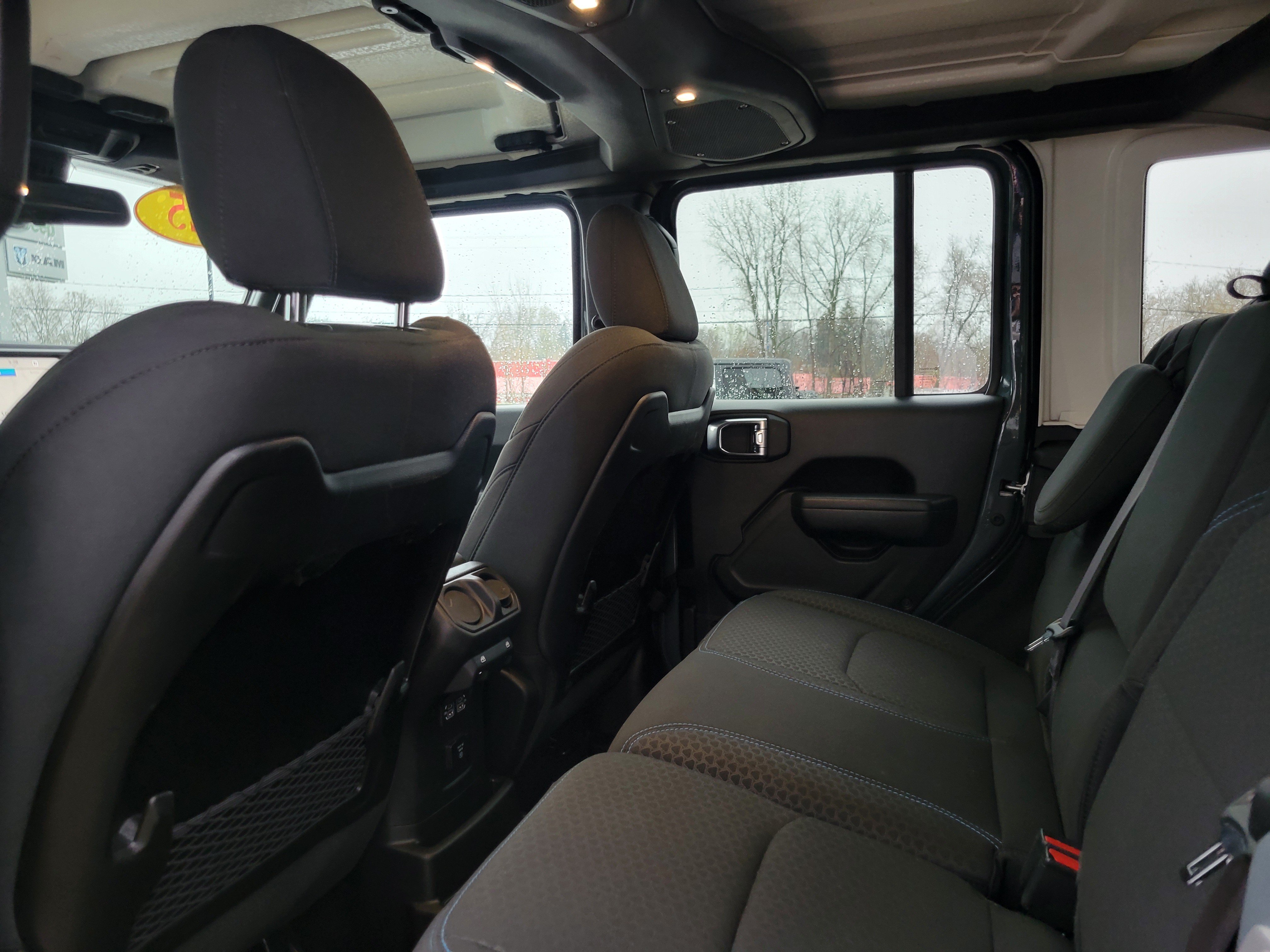 Used 2025 Jeep Wrangler Unlimited Rubicon 4xe w/ Convenience Group AWD/4WD image 17