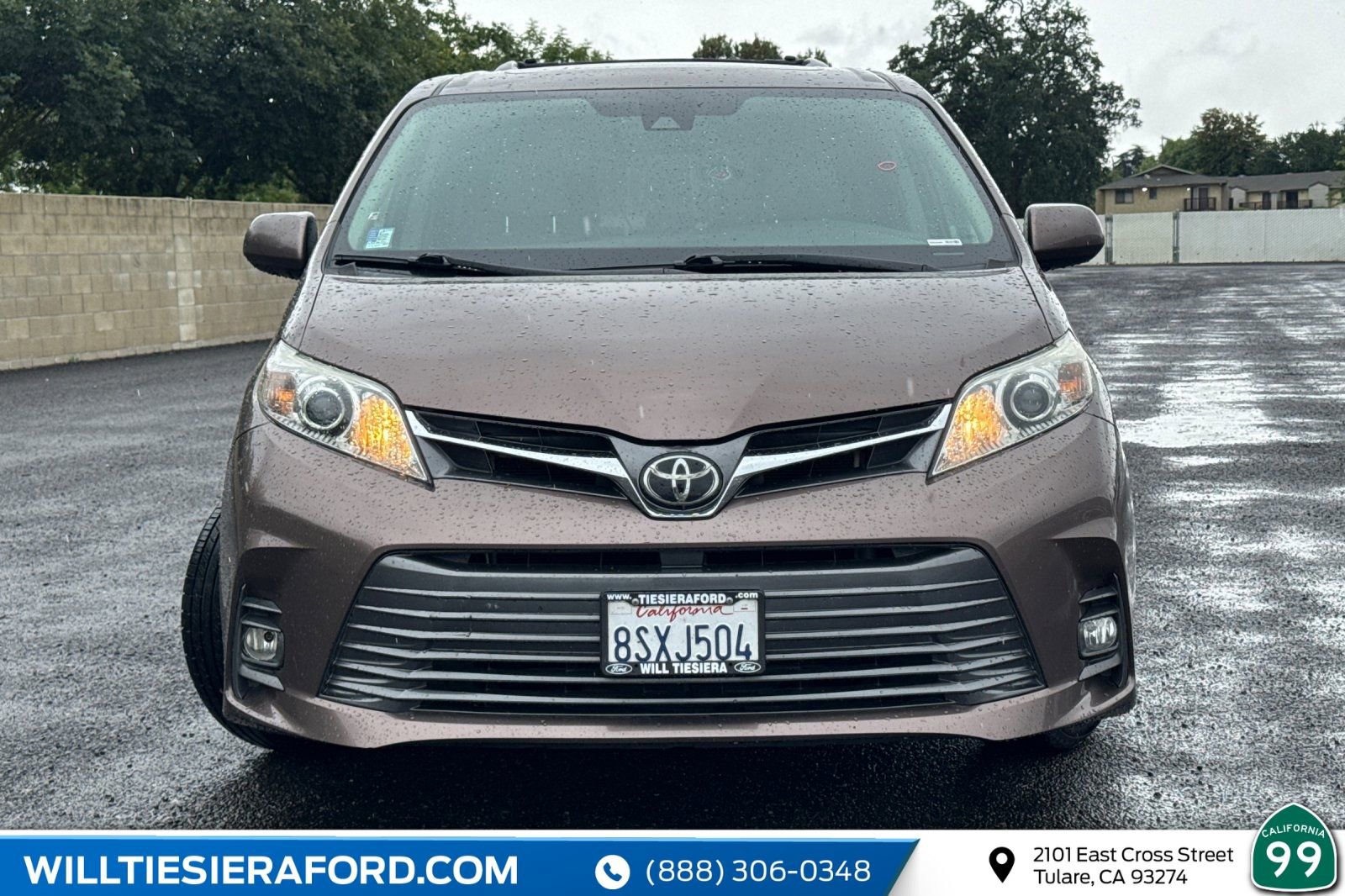 Used 2020 Toyota Sienna XLE w/ XLE Navigation Package FWD image 11