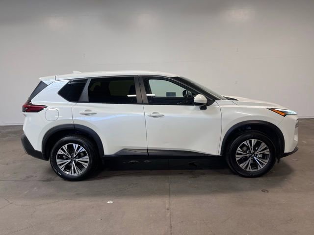 Used 2023 Nissan Rogue SV image 2