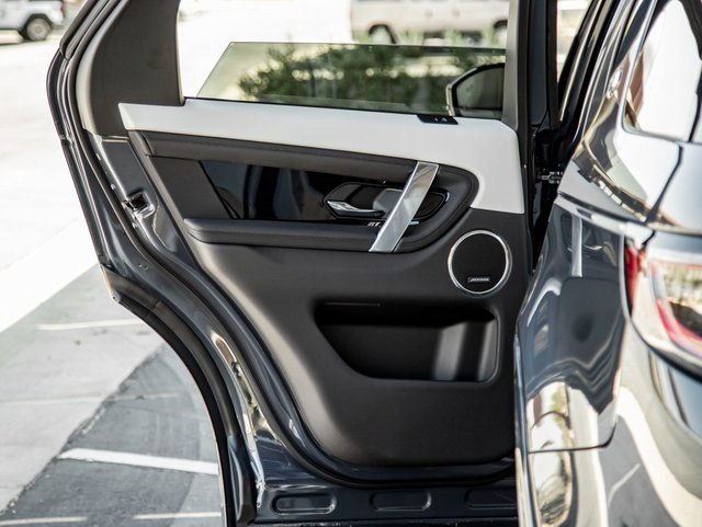 Used 2024 Land Rover Discovery Sport S image 20