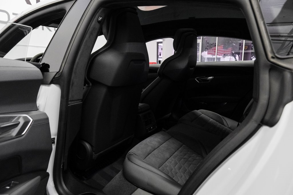Used 2024 Audi e-tron GT Prestige image 38