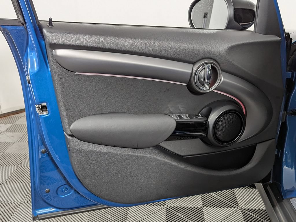 Used 2022 MINI Cooper 4-Door Hardtop FWD image 13