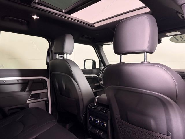 Used 2023 Land Rover Defender 130 SE image 28