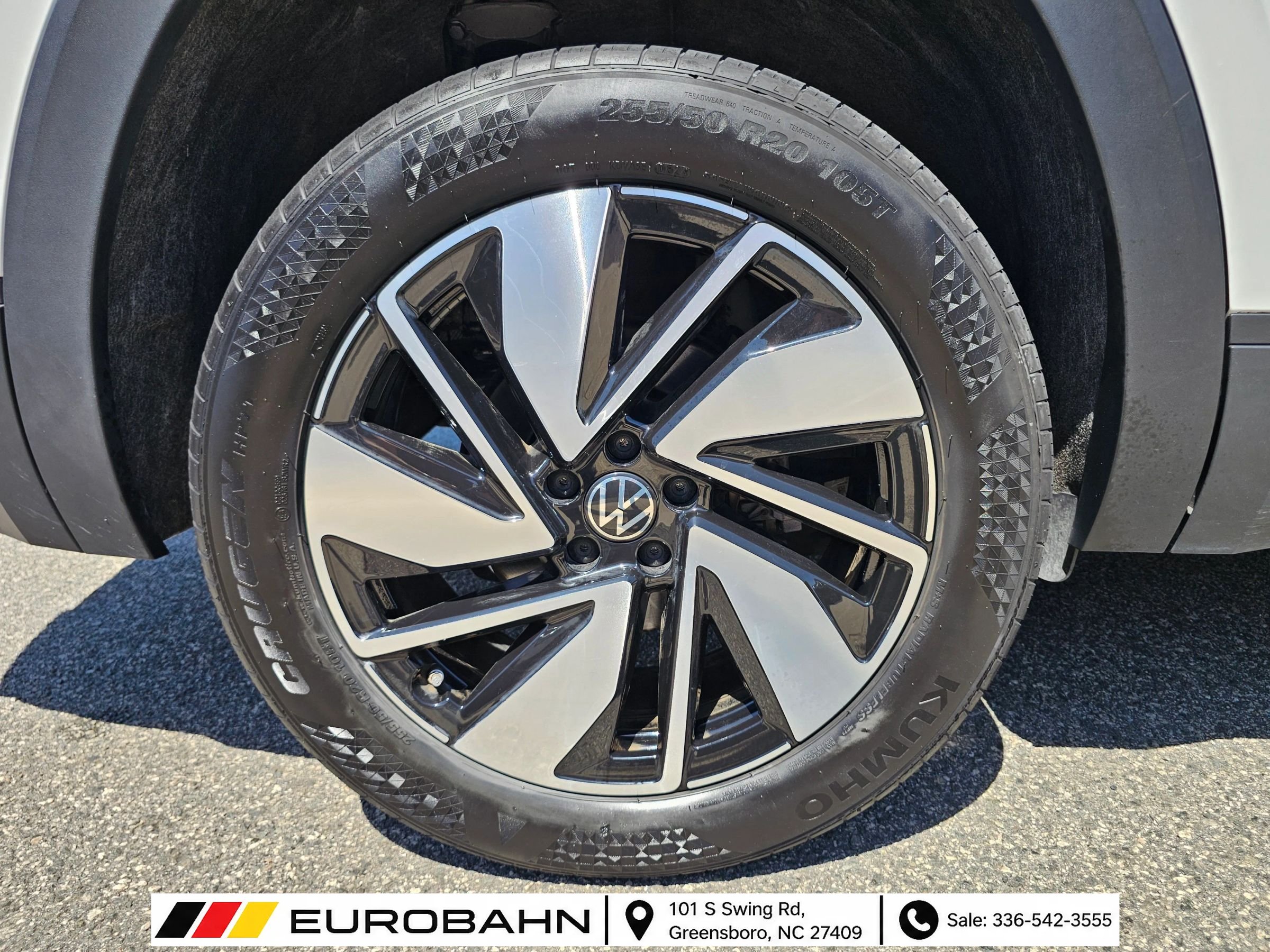 Used 2024 Volkswagen Atlas SE w/ Panoramic Sunroof Package FWD image 29
