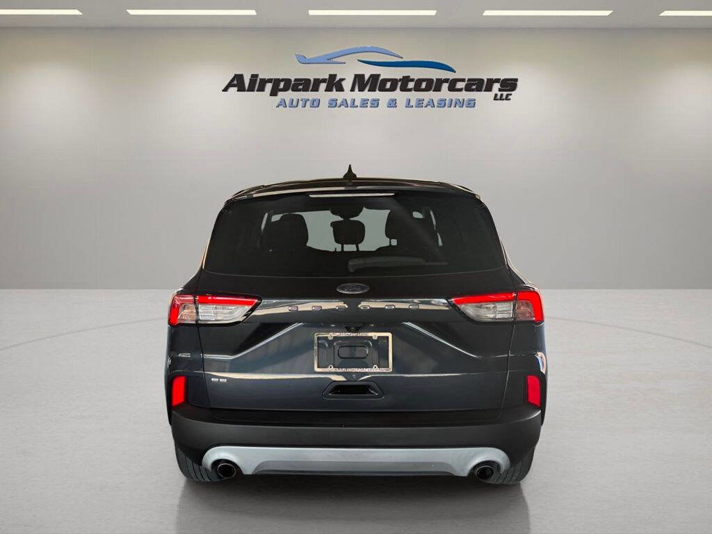 Used 2022 Ford Escape SE image 4