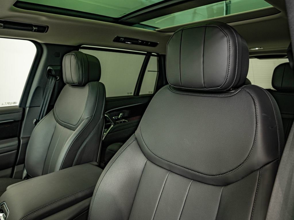 Certified 2025 Land Rover Range Rover Long Wheelbase SE AWD/4WD image 31