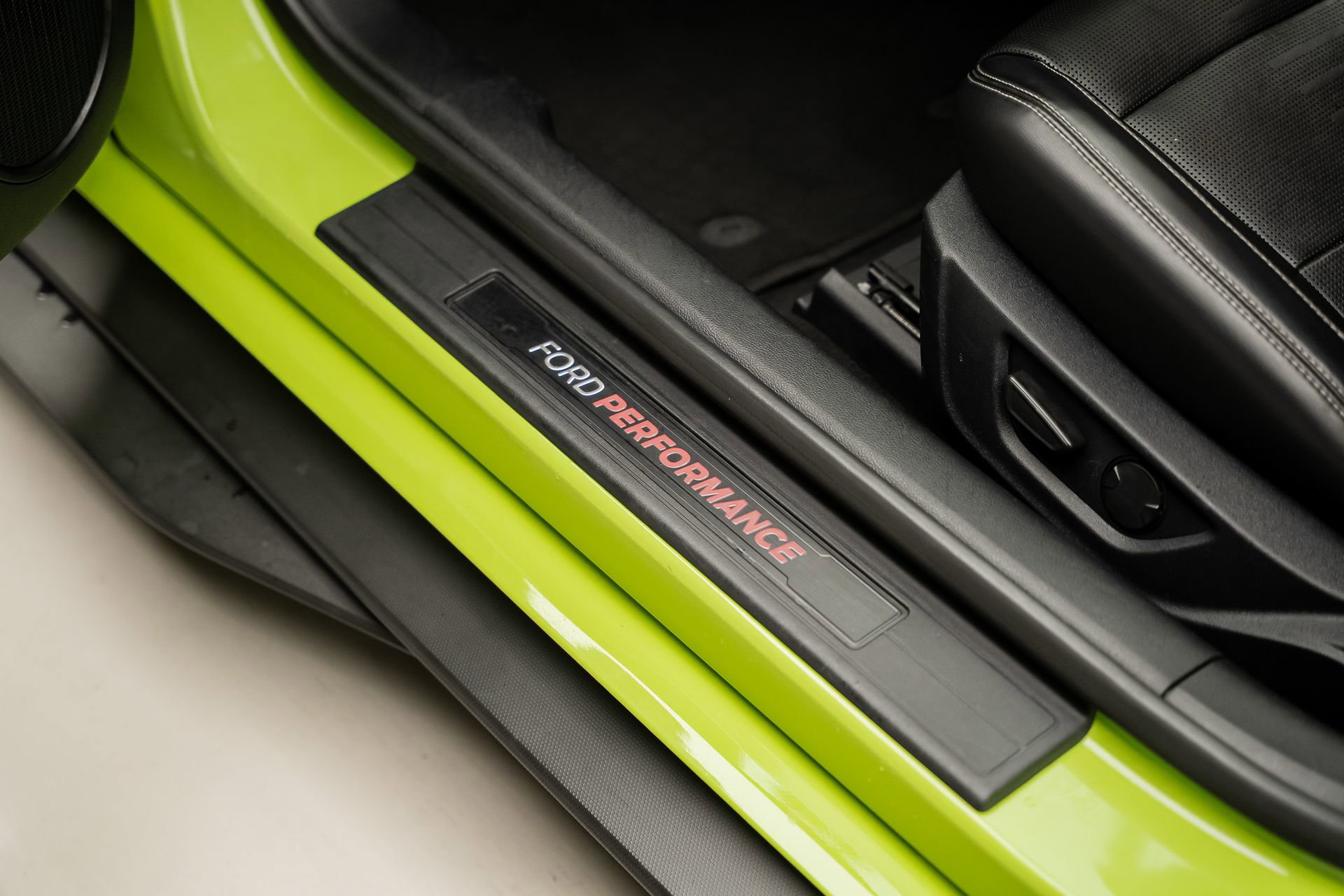 Used 2020 Ford Mustang Shelby GT500 w/ Technology Package image 60